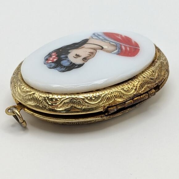 Vintage Oval White Glass Lady Portrait Cameo Large Photo Locket Pendant 2.2in - Picture 3 of 7